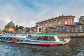 Schiff-Charlottenburg-Museumsinsel-thumb