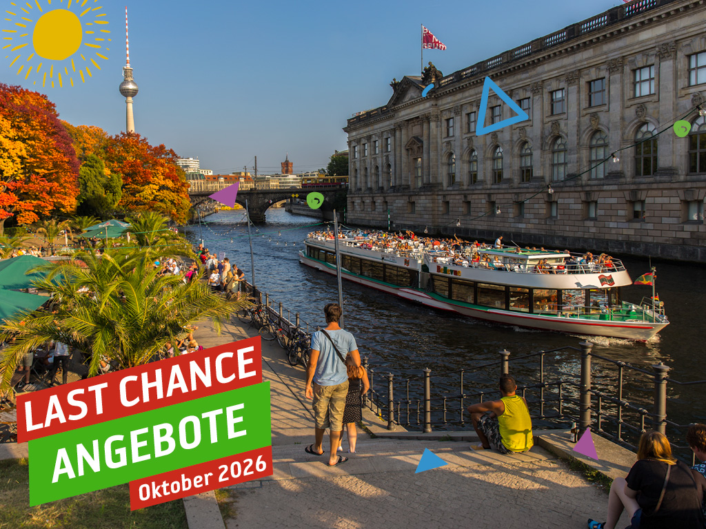 Schiff der Reederei Winkler auf der Spree in Berlin